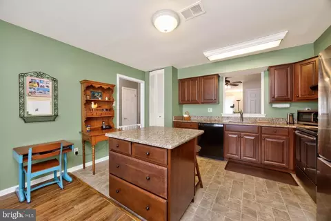 Kitchen - 133 Caernarvon Ct, Exton, PA 19341 photo 2 of 3
