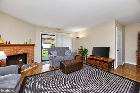 Living - 133 Caernarvon Ct, Exton, PA 19341 photo 1 of 2