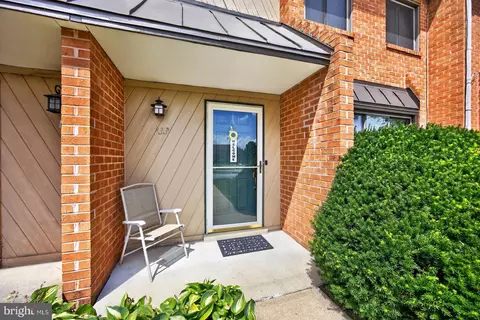 Exterior - 133 Caernarvon Ct, Exton, PA 19341 photo 4 of 8