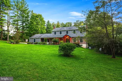 9 Old Covered Bridge Rd, Newtown Square, PA 19073