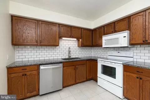Kitchen - 274 Valley Stream Ln, Wayne, PA 19087 photo 3 of 3