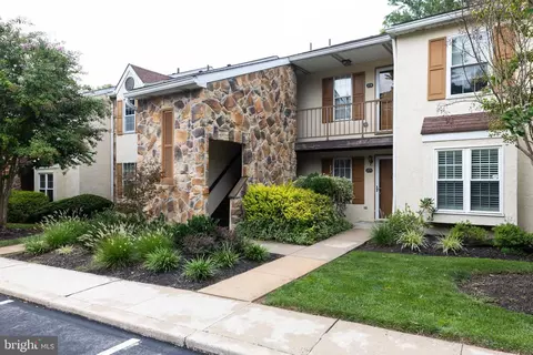 Exterior - 274 Valley Stream Ln, Wayne, PA 19087 photo 2 of 5