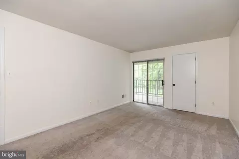 Living - 274 Valley Stream Ln, Wayne, PA 19087 photo 5 of 5