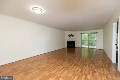 Living - 274 Valley Stream Ln, Wayne, PA 19087 photo 1 of 5