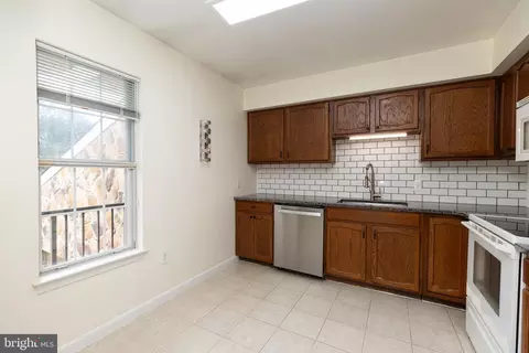 Kitchen - 274 Valley Stream Ln, Wayne, PA 19087 photo 1 of 3
