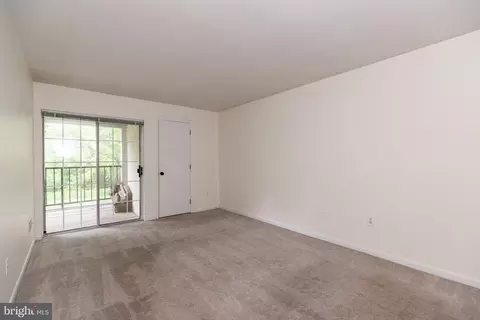 Living - 274 Valley Stream Ln, Wayne, PA 19087 photo 4 of 5