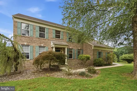 1222 Indian Trail Dr, Downingtown, PA 19335