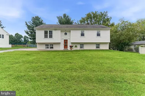 402 Farmhouse Rd, Downingtown, PA 19335