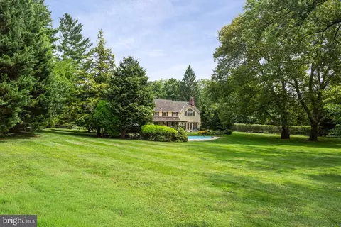 Exterior - 672 Clovelly Ln, Devon, PA 19333 photo 5 of 12