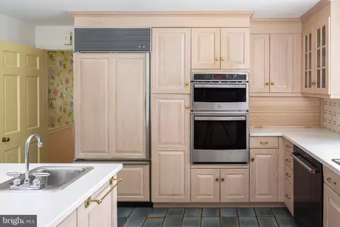 Kitchen - 672 Clovelly Ln, Devon, PA 19333 photo 3 of 6