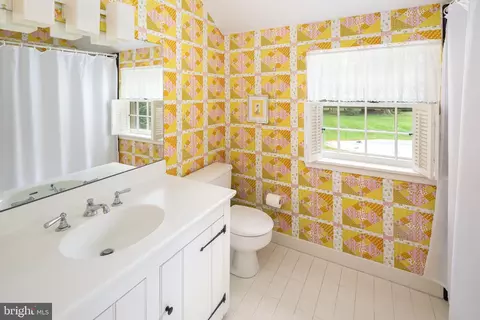 Bath - 672 Clovelly Ln, Devon, PA 19333 photo 8 of 8