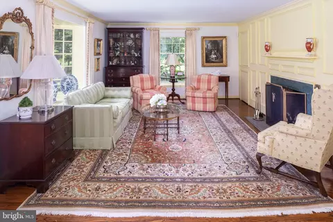 Living - 672 Clovelly Ln, Devon, PA 19333 photo 1 of 5