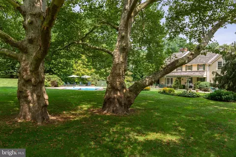 Exterior - 672 Clovelly Ln, Devon, PA 19333 photo 11 of 12