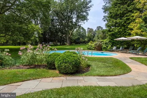Exterior - 672 Clovelly Ln, Devon, PA 19333 photo 7 of 12