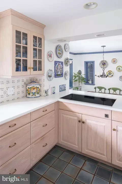 Kitchen - 672 Clovelly Ln, Devon, PA 19333 photo 5 of 6