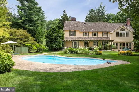 Exterior - 672 Clovelly Ln, Devon, PA 19333 photo 4 of 12