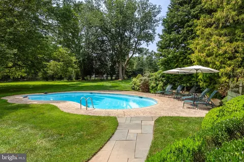 Exterior - 672 Clovelly Ln, Devon, PA 19333 photo 6 of 12