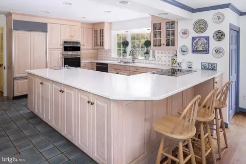 Kitchen - 672 Clovelly Ln, Devon, PA 19333 photo 2 of 6