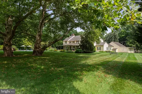 Exterior - 672 Clovelly Ln, Devon, PA 19333 photo 12 of 12