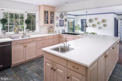 Kitchen - 672 Clovelly Ln, Devon, PA 19333 photo 6 of 6