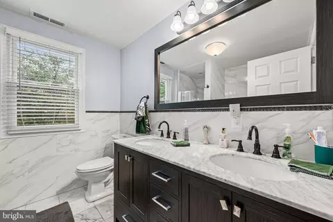 Bath - 159 Planebrook Rd, Malvern, PA 19355 photo 2 of 3