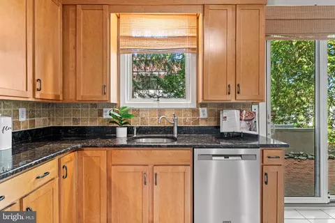 Kitchen - 14 Chamond #14, Devon, PA 19333 photo 2 of 3