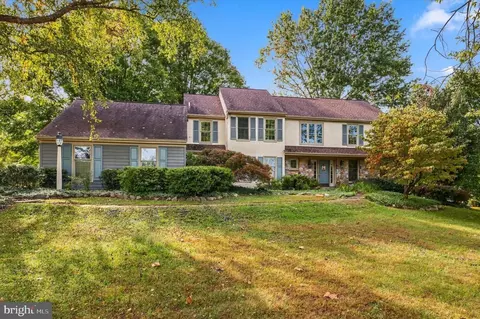 10 Manor Ln, Phoenixville, PA 19460
