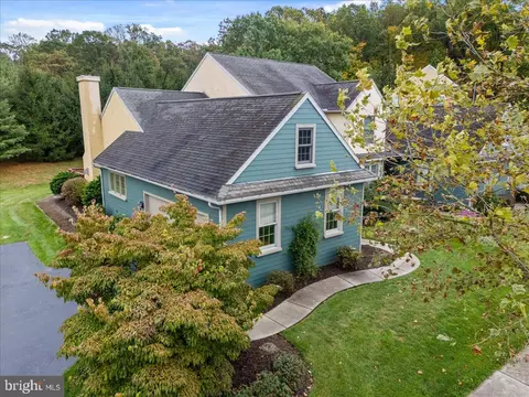 6 Parkside Dr, Elverson, PA 19520