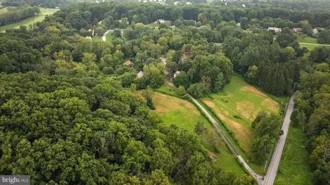 217 Bucktoe Rd, Avondale, PA 19311