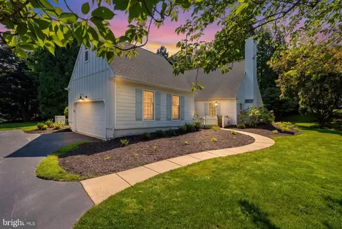 Exterior - 102 Quail Ln, Wayne, PA 19087 photo 2 of 4