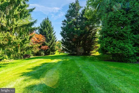 Exterior - 102 Quail Ln, Wayne, PA 19087 photo 3 of 4