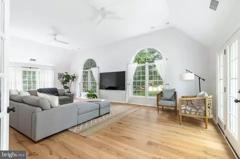 Living - 102 Quail Ln, Wayne, PA 19087 photo 2 of 4