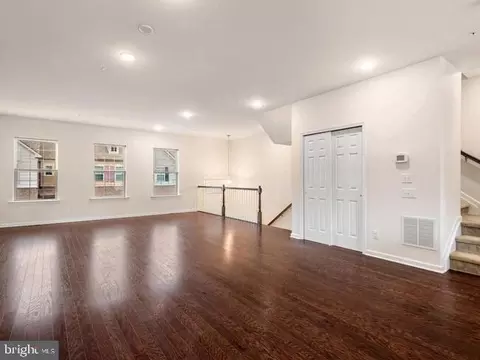 Living - 15 Eagle Ln, Malvern, PA 19355 photo 4 of 6