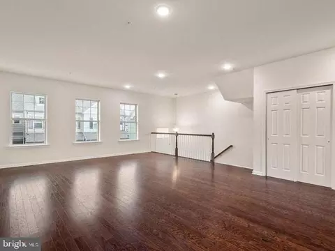 Living - 15 Eagle Ln, Malvern, PA 19355 photo 3 of 6