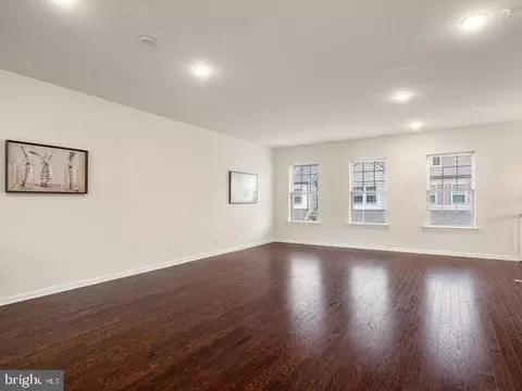 Living - 15 Eagle Ln, Malvern, PA 19355 photo 2 of 6