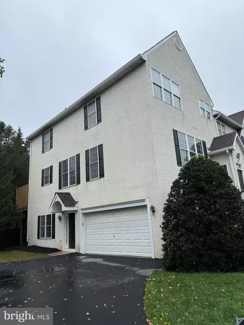 701 Whispering Brooke Dr, Newtown Square, PA 19073