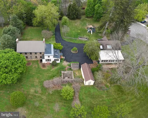 525 Raspberry Ln, West Chester, PA 19382
