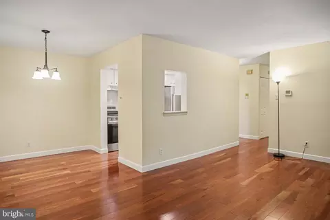 Living - 294 Drummers Ln #294, Wayne, PA 19087 photo 6 of 6