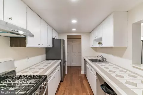 Kitchen - 294 Drummers Ln #294, Wayne, PA 19087 photo 2 of 4