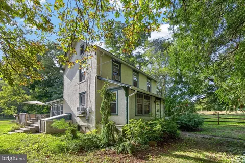 131 Pine Swamp Rd, Elverson, PA 19520