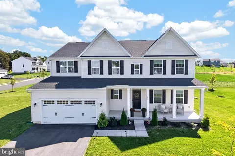 406 Crenata Dr, Honey Brook, PA 19344