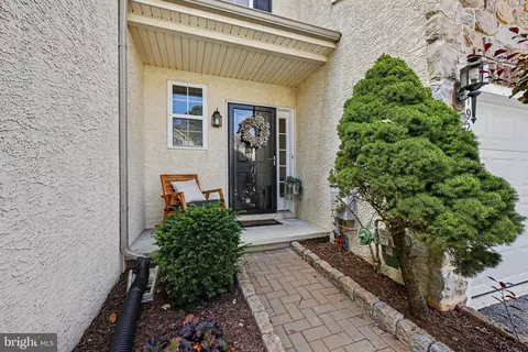 192 Lukens Mill Dr, Coatesville, PA 19320