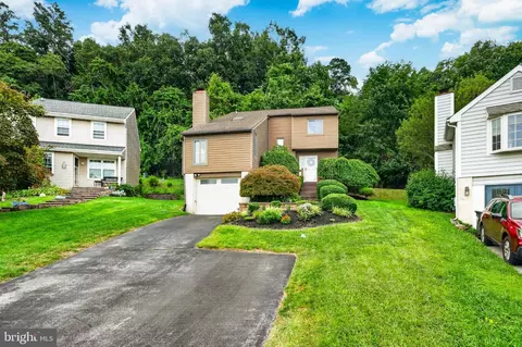 1312 Rhode Island Cir, Downingtown, PA 19335