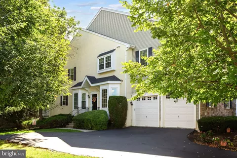 70 Longview Ln, Newtown Square, PA 19073