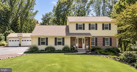 5 Raymond Cir, Downingtown, PA 19335