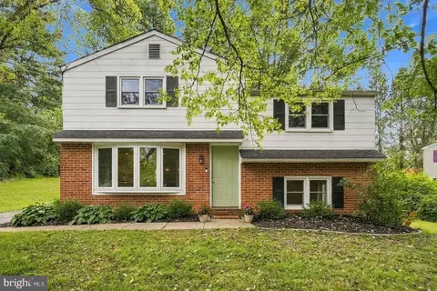 1412 Manorwood Dr, West Chester, PA 19382