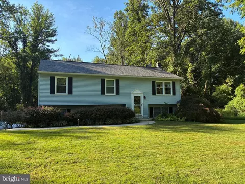 12 Landover Dr, Coatesville, PA 19320