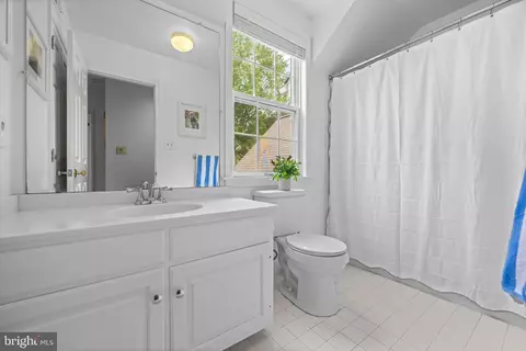 Bath - 404 Chester Rd, Devon, PA 19333 photo 3 of 4