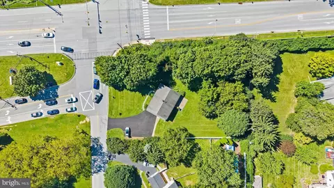 View/Area - 11 Anthony Wayne Dr, Wayne, PA 19087 photo 2 of 2