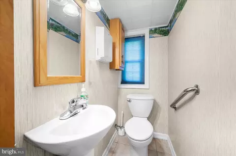 Bath - 11 Anthony Wayne Dr, Wayne, PA 19087 photo 2 of 2